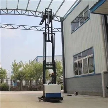 Straddle Stacker Trukki