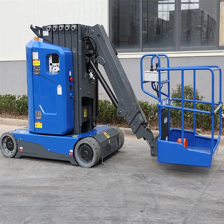 Itseliikkuva-pystymastonostin puomilla